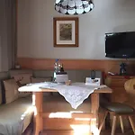 惹伊丹格假日公寓酒店