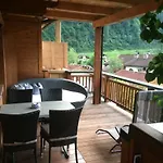 惹伊丹格假日公寓酒店